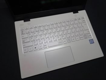 NEC PC-HM350PAW-8 電源が入らない ネコがケーブルを噛んだ？