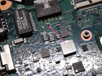 NEC PC-HM350PAW-8 電源が入らない ネコがケーブルを噛んだ？