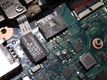 NEC PC-HM350PAW-8 電源が入らない ネコがケーブルを噛んだ？